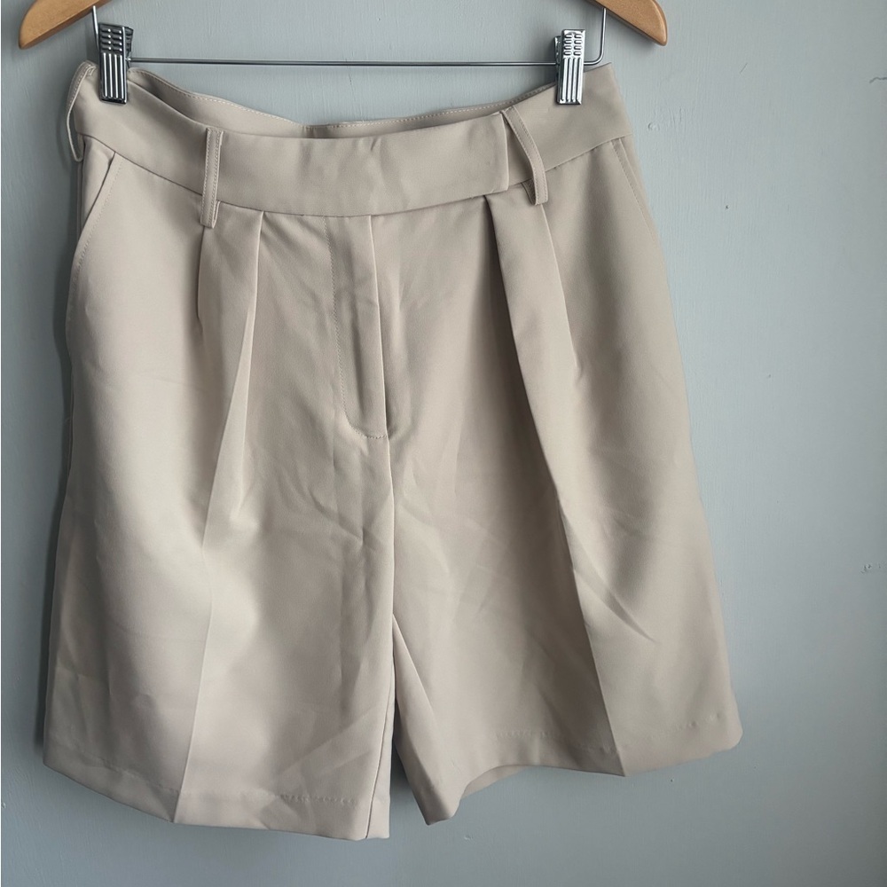 On Trend high rise pleated Jhorts.